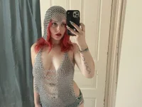 Model strawberrylemonadexoxo