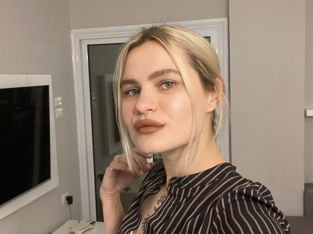 SilviaBenthall's Offline Chat Room