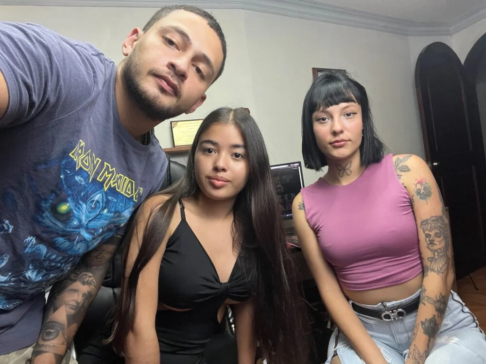badlatingirlsxx's Offline XXX Chat