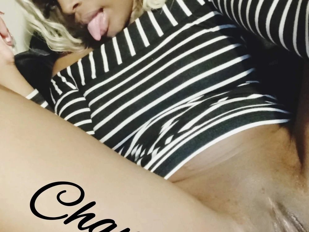 chanelmonroee's Offline Chat Room