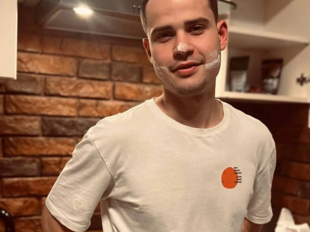 UEduardo34y Chat XXX offline