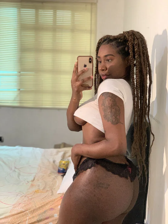 badgal_ebony's Offline Chat Room