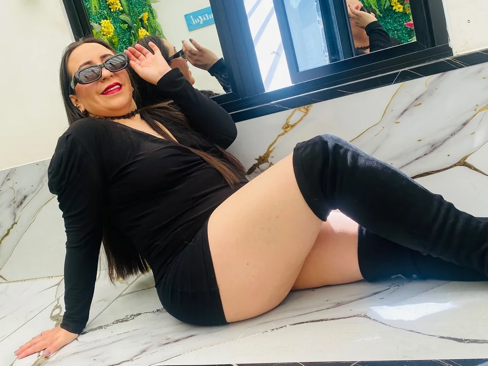 RoxyWilde Chat XXX offline