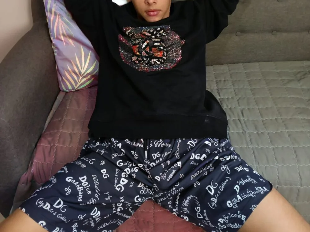 Xavier_Fox___n Offline XXX chat