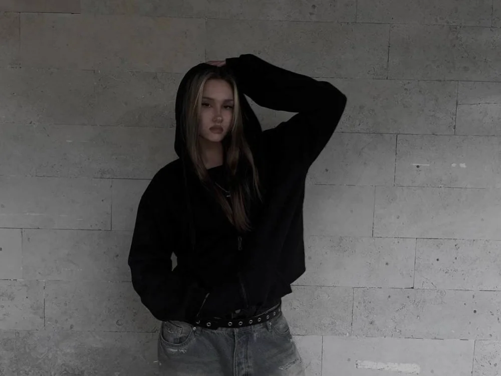 DaynaAlarie offline chatrum