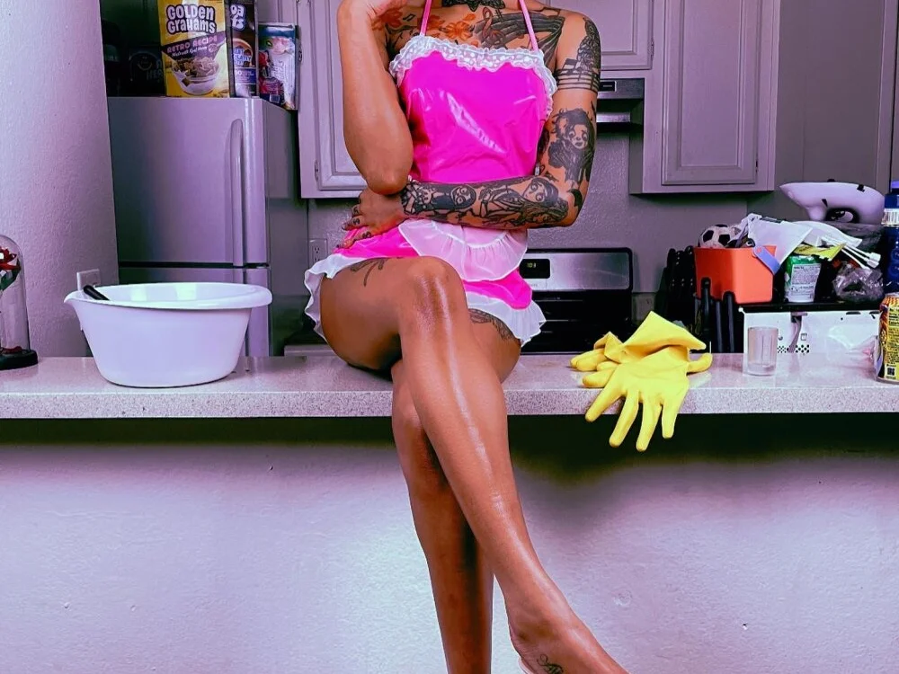 TrinityTeighlor offline XXX-chat