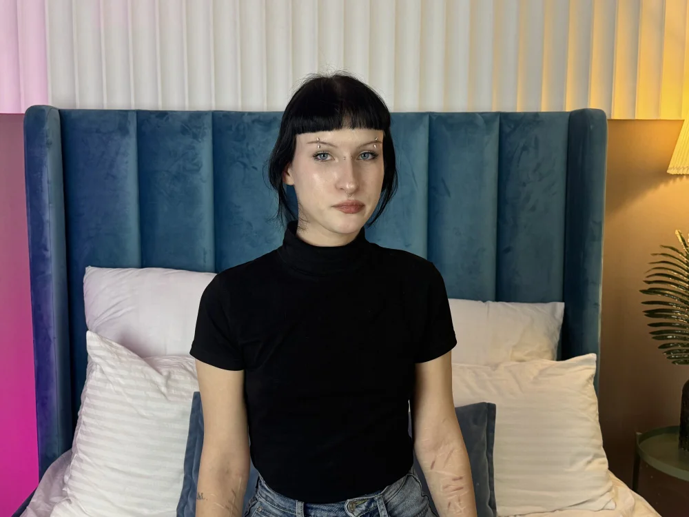 LeyaLolly offline XXX-chat