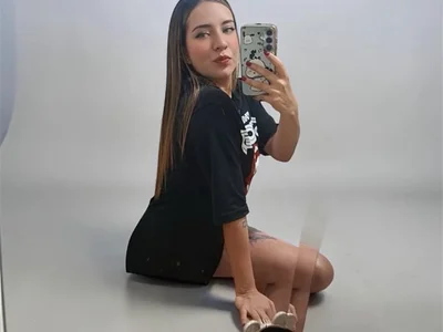 AuraMist_Gold - Girl 