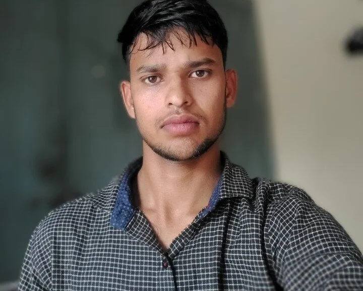 Aadityaaa07 অফলাইন XXX চ্যাট