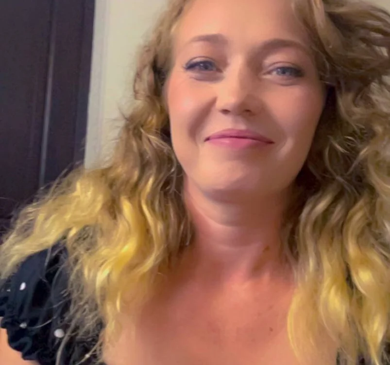 DaisyBlueEyes' Offline Chat Room