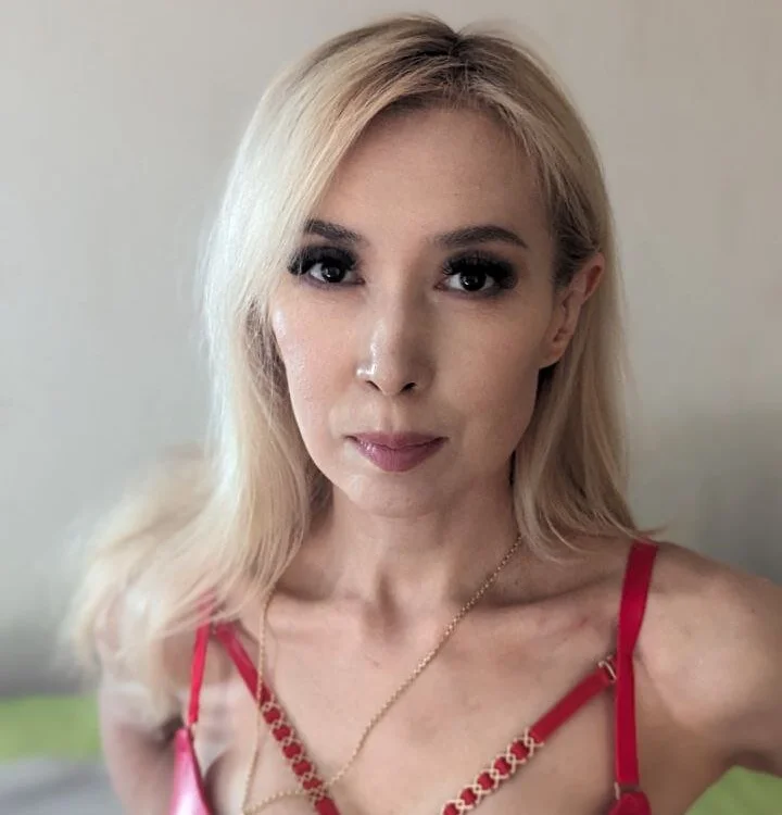 laravongrey's Offline XXX Chat