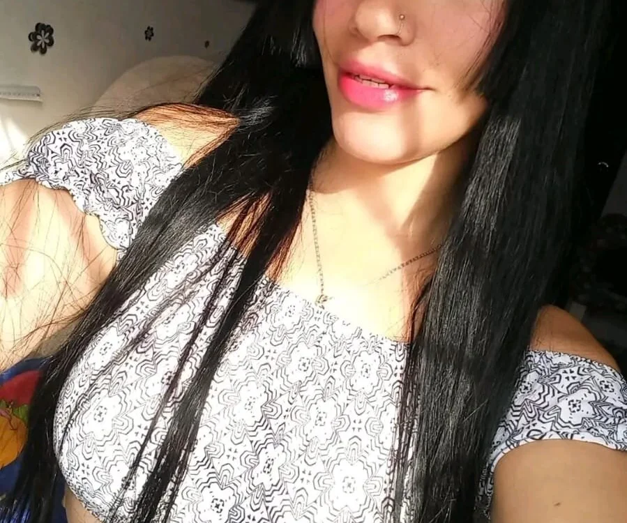 IVET_CUTE1 Adlı Modelin Çevrimdışı XXX Sohbeti
