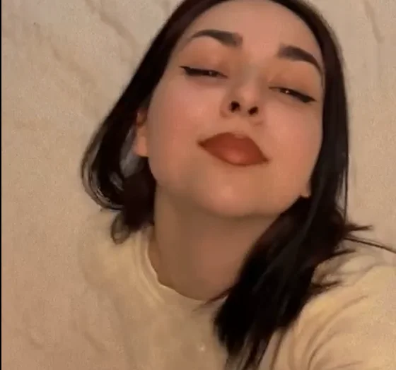 AmayaDominique Chat XXX offline