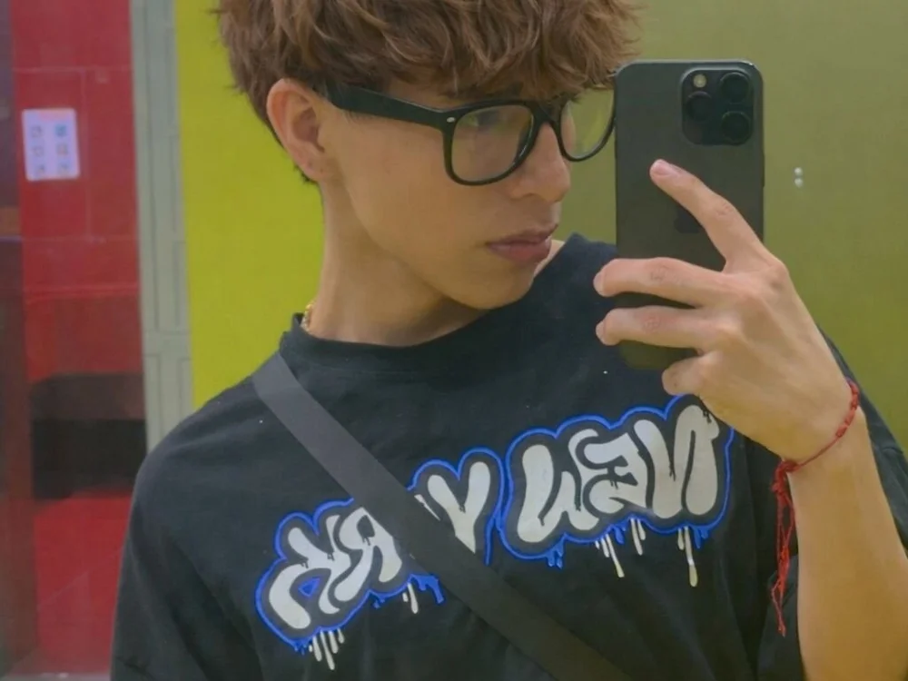 Ryan_y_tonyn Offline XXX chat