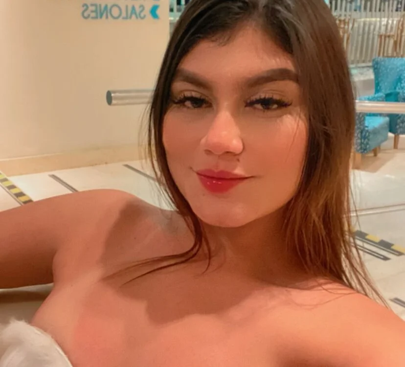 EmmaMartiinez Chat XXX offline