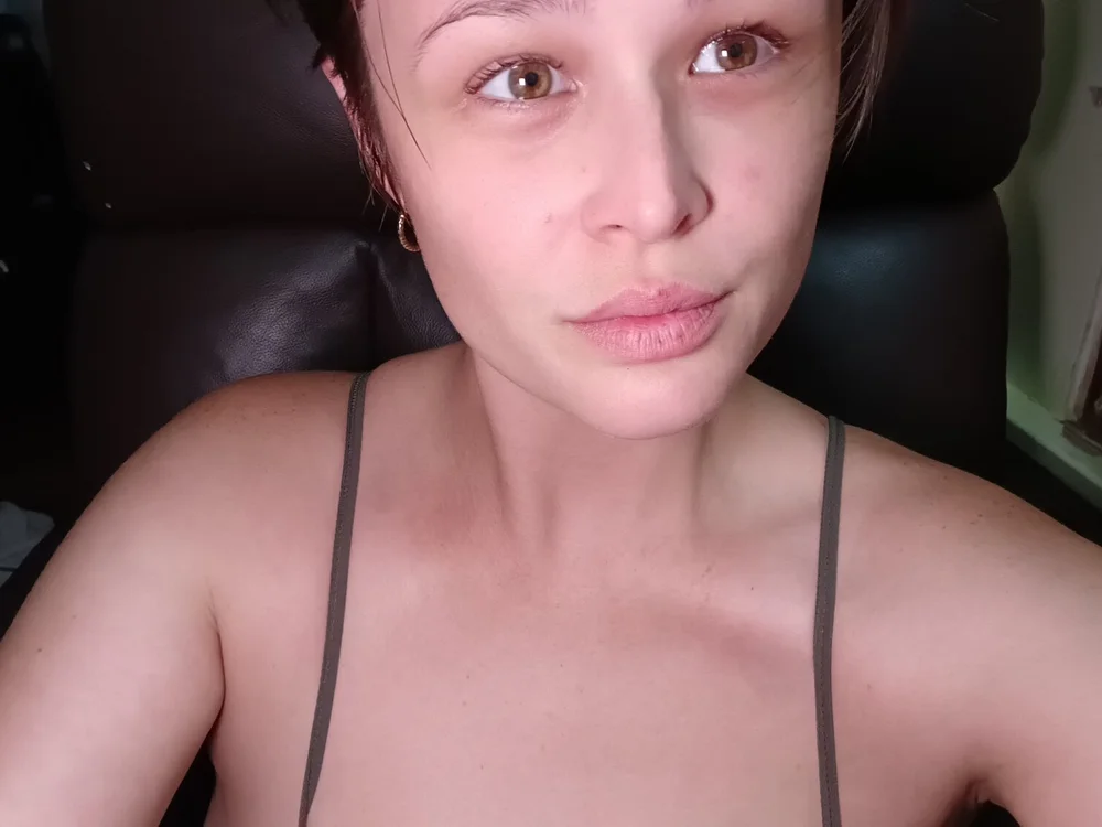 MilkyTitGoddess' Offline Chat Room