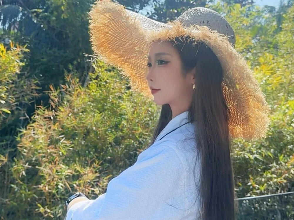 hotgirl0111 Obrolan XXX Offline