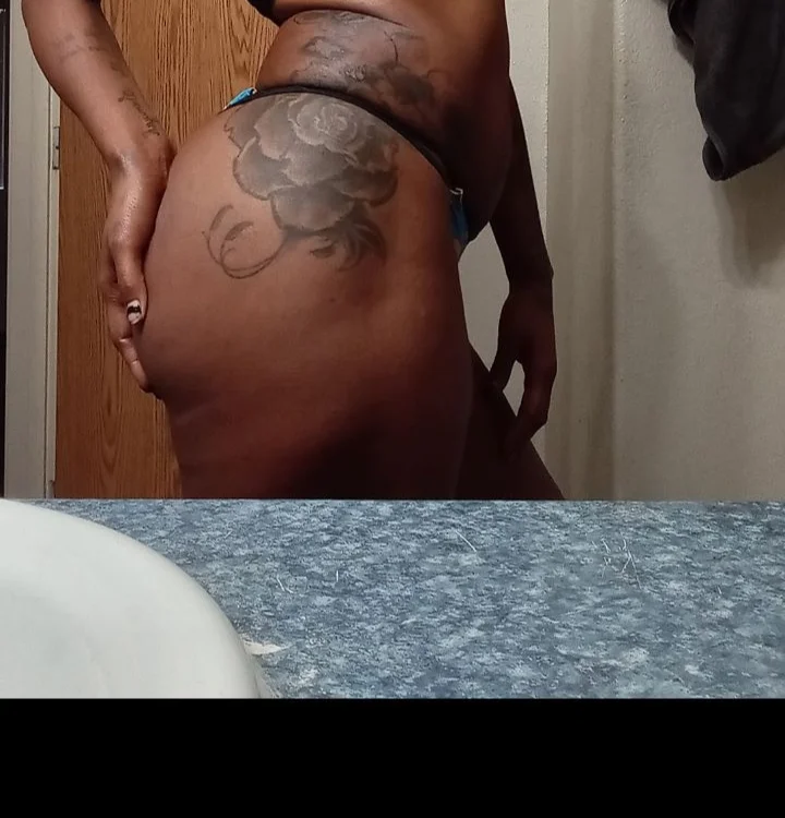 LaylaaLoveCakes88's Offline XXX Chat