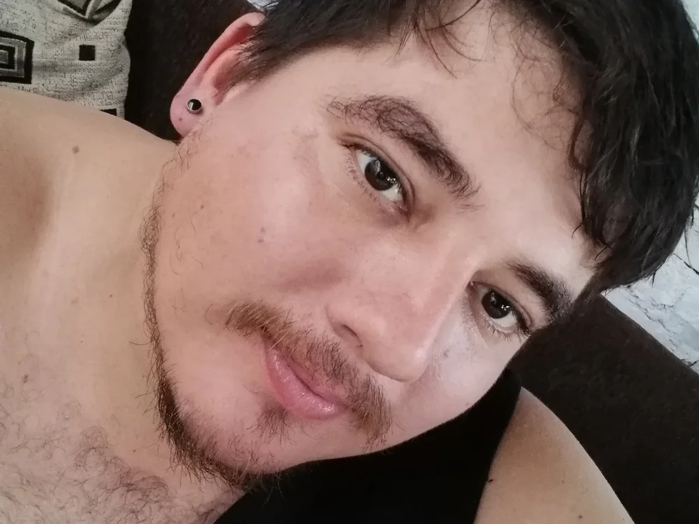 Pabli1996's Offline Chat Room