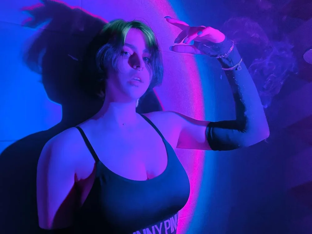 Bella__Rose_'s Offline Chat Room