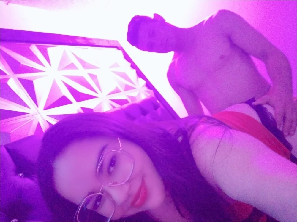 melody_and_bryan's Offline XXX Chat