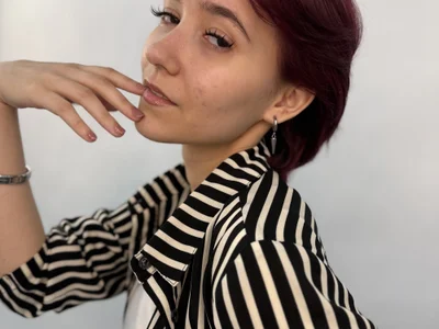 YonLazarine Female Mixed Live Cam Chat