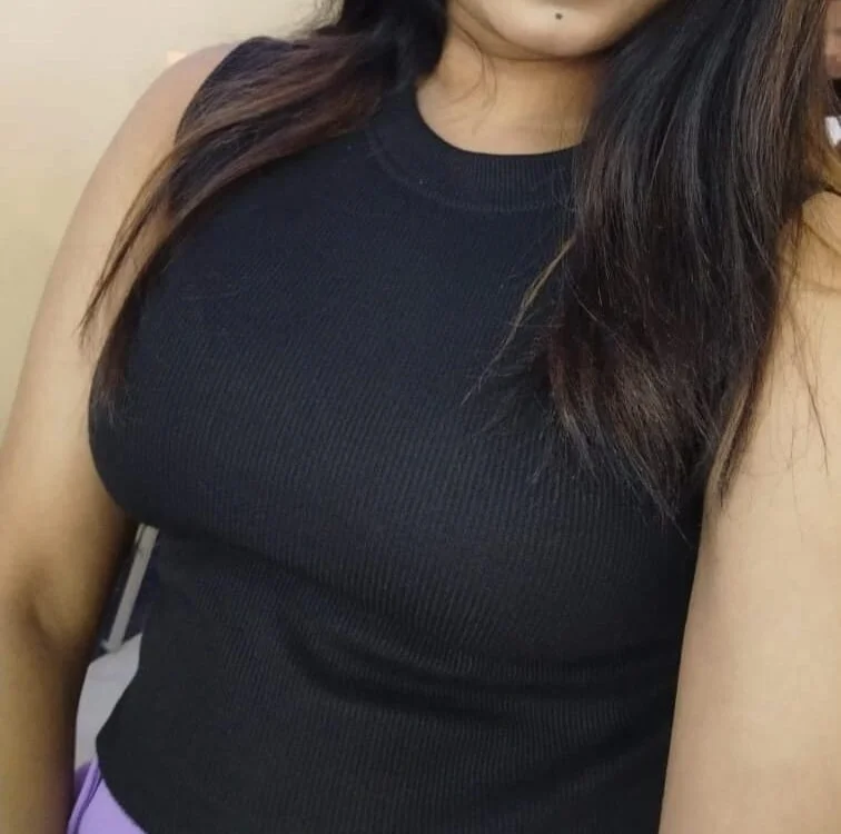 Tamilcutecuple's Offline Chat Room