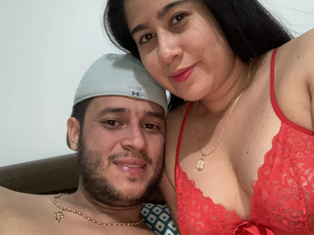 Sextwo20 Adlı Modelin Çevrimdışı Sohbet Odası