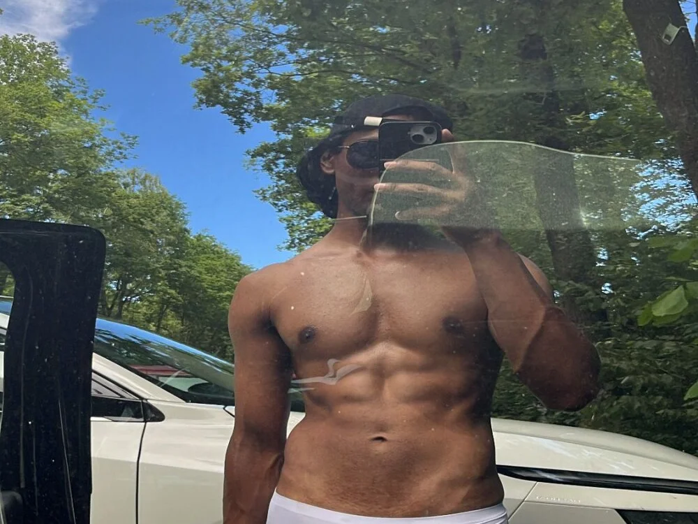 MozeyNL অফলাইন XXX চ্যাট