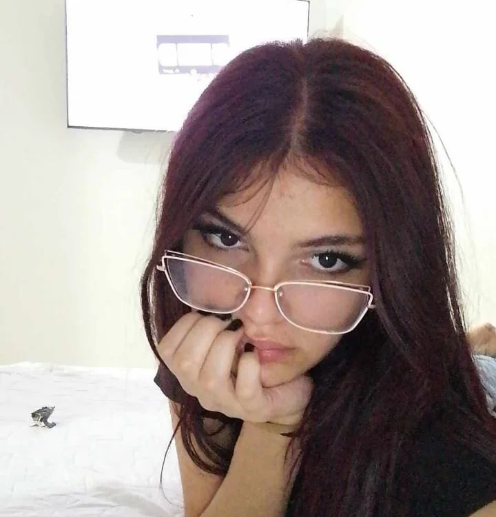Maitte_Lewis' Offline Chat Room
