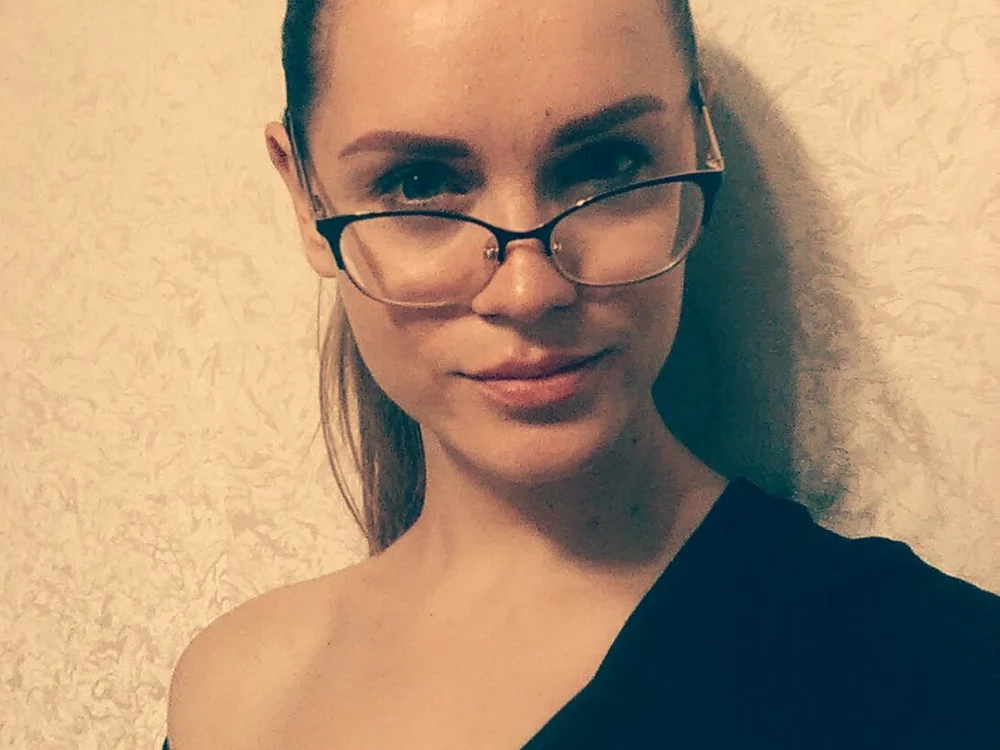 RoyalZara's Offline Chat Room