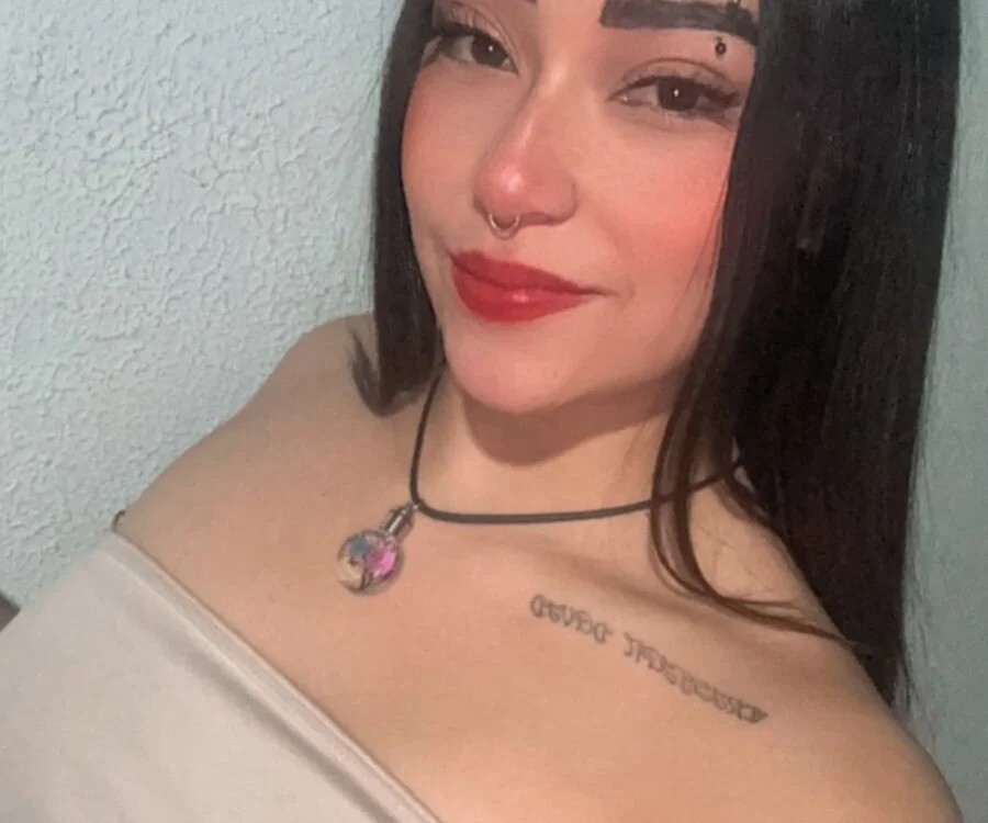 Alanna_Pinkk offline chatrum