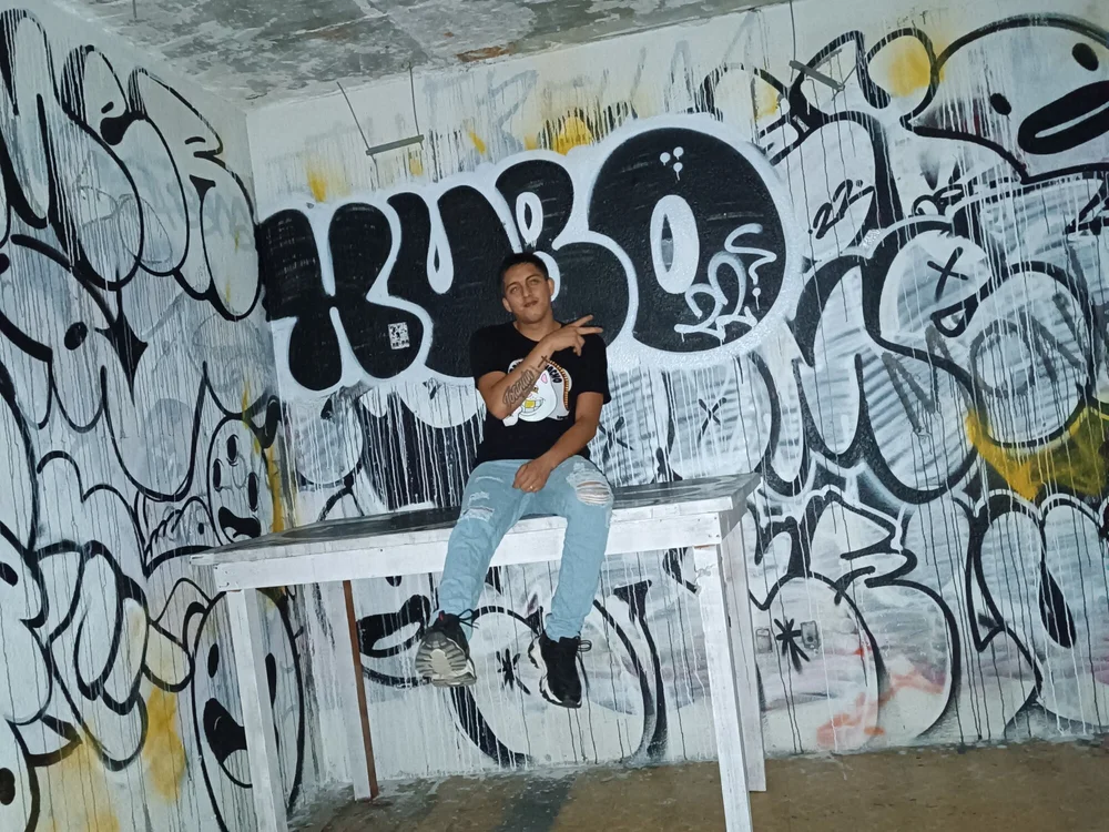flaco1898m's Offline Chat Room