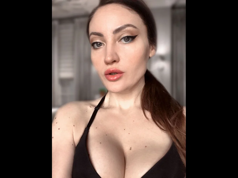 SharonNormann's Offline Chat Room