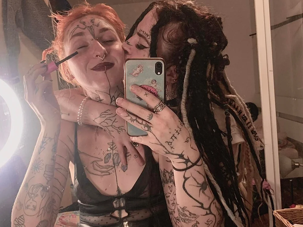 Offline chatovací místnost tattooedtittycats