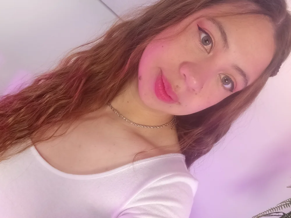 airi_piercee Offline XXX Chat