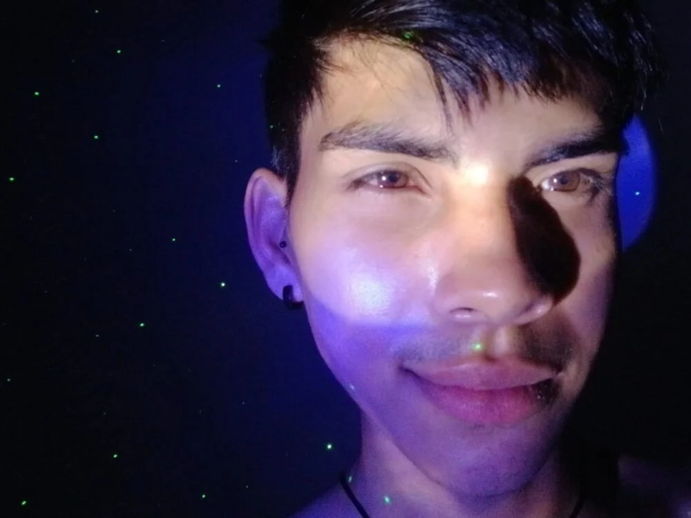 David_925_ Offline XXX-chat