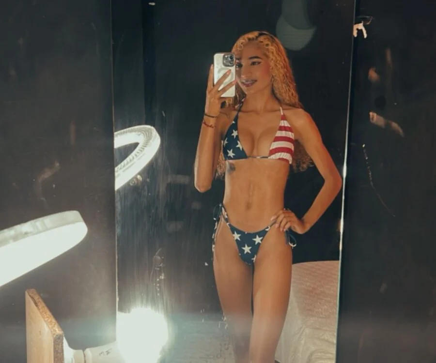 Charlotte_Love10's Offline XXX Chat