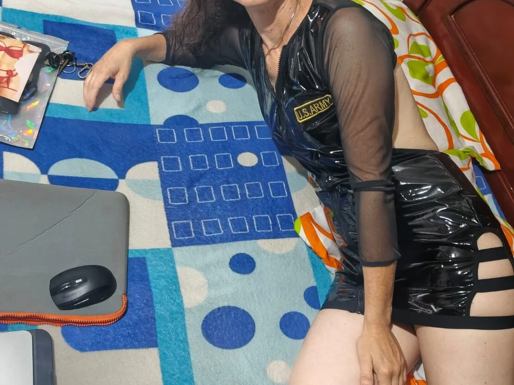 Dianaroj's Offline Chat Room