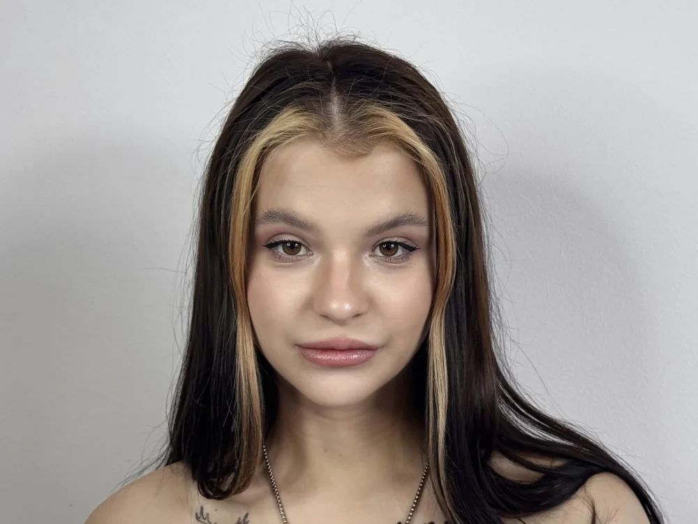 FriedaCloe's Offline XXX Chat