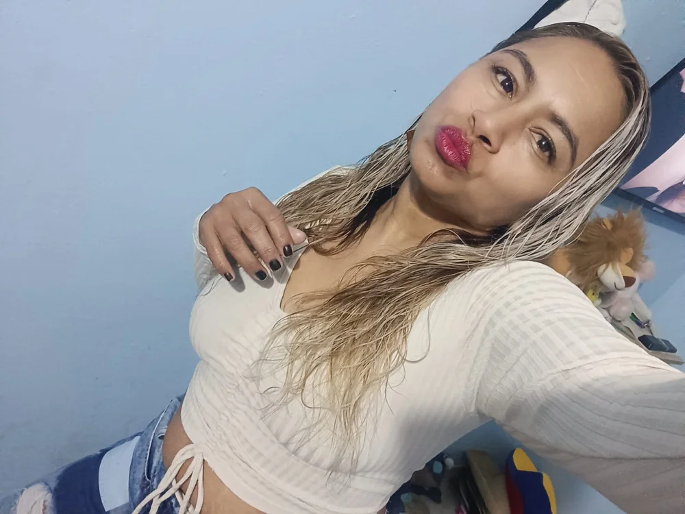 Anyela_Brown's Offline XXX Chat