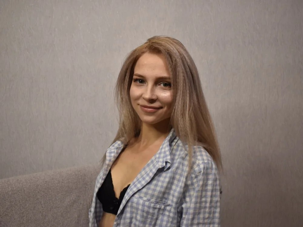 EmilyWhite21's Offline Chat Room