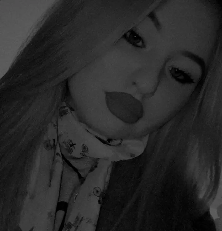 YanSonya Offline Chatraum