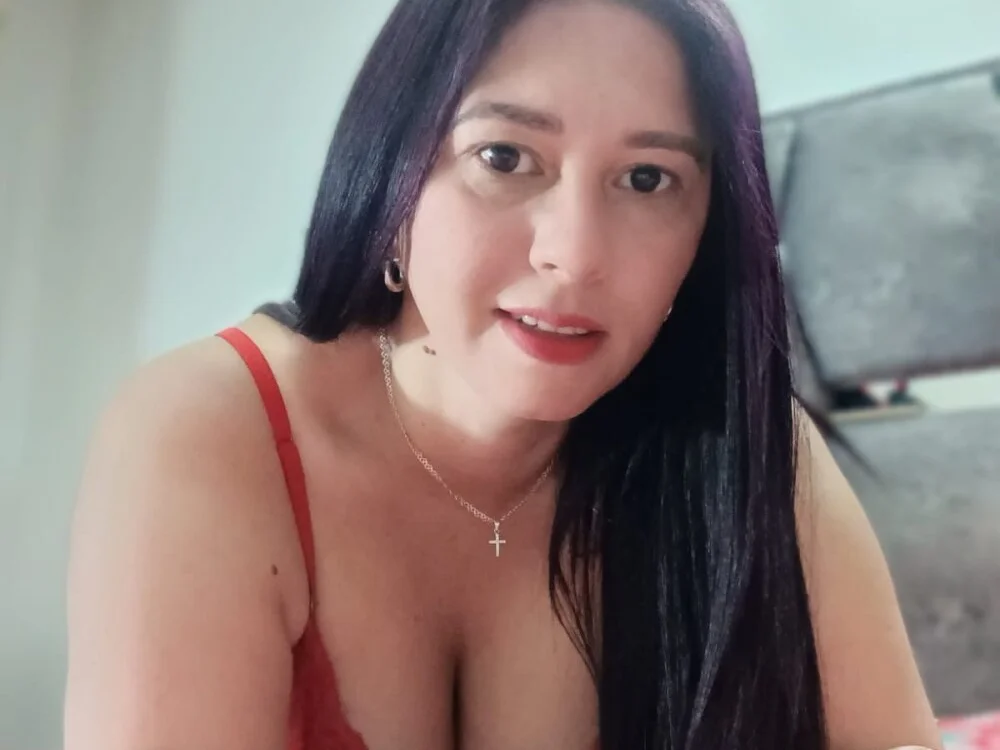 sara_hott_1 Offline XXX-chat