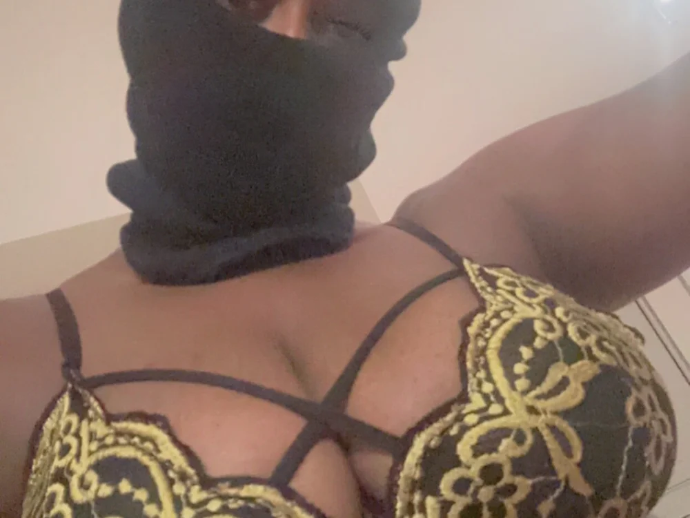 ari_church's Offline XXX Chat