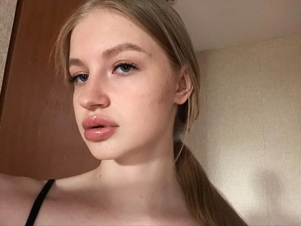 alisa_model's Offline Chat Room