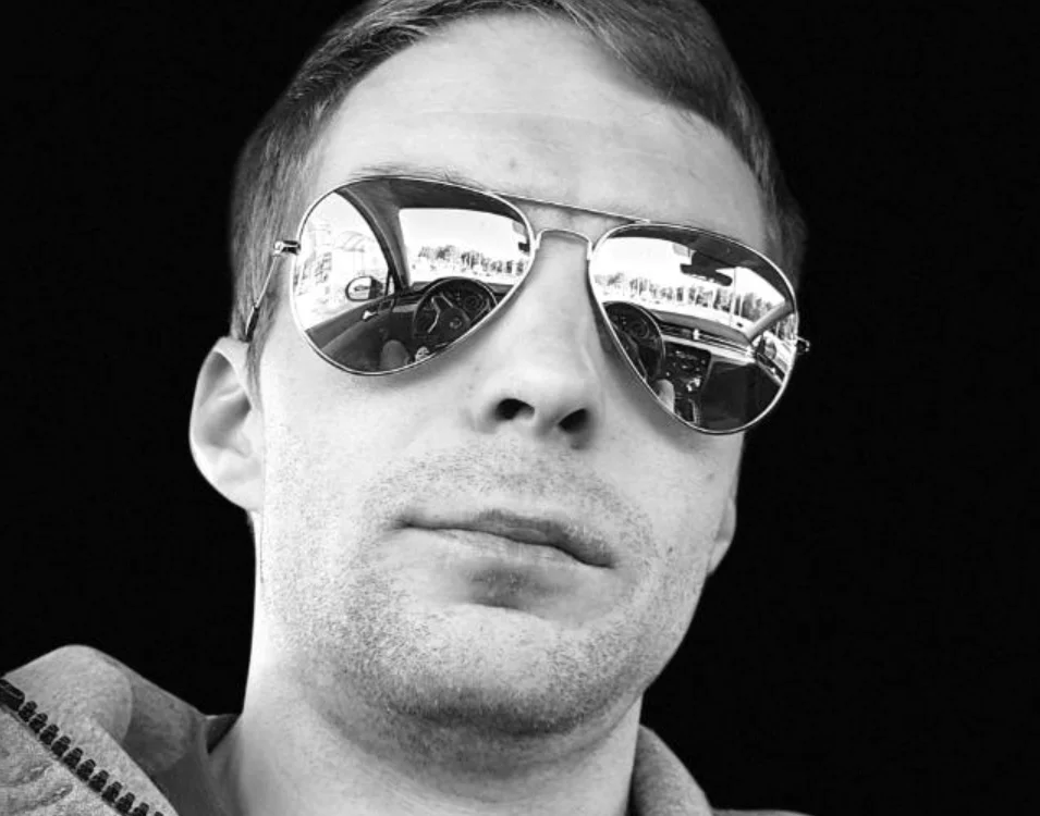 Ivarello Chat XXX offline