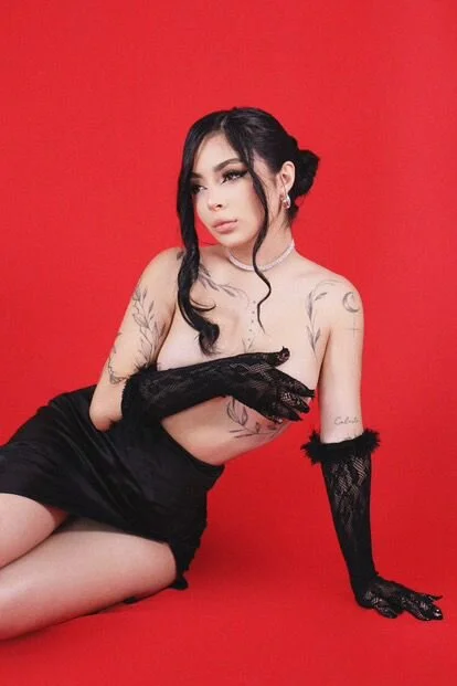 violet_gil_'s most recent online preview