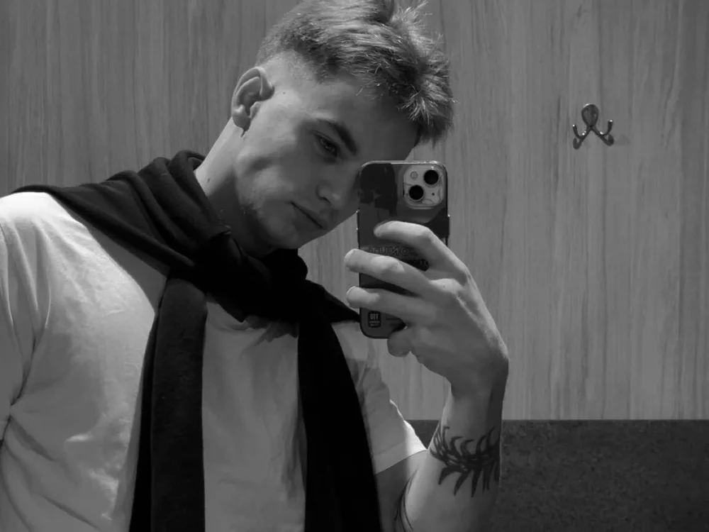 Martin_Simmons Offline XXX Chat