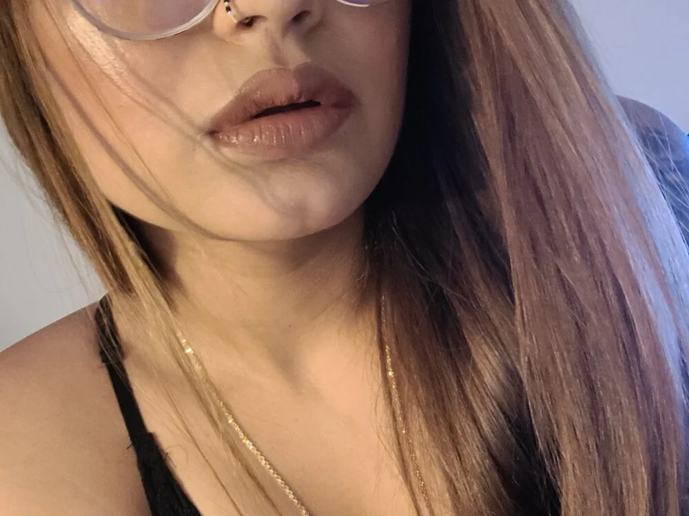 miia-smith97's Offline XXX Chat